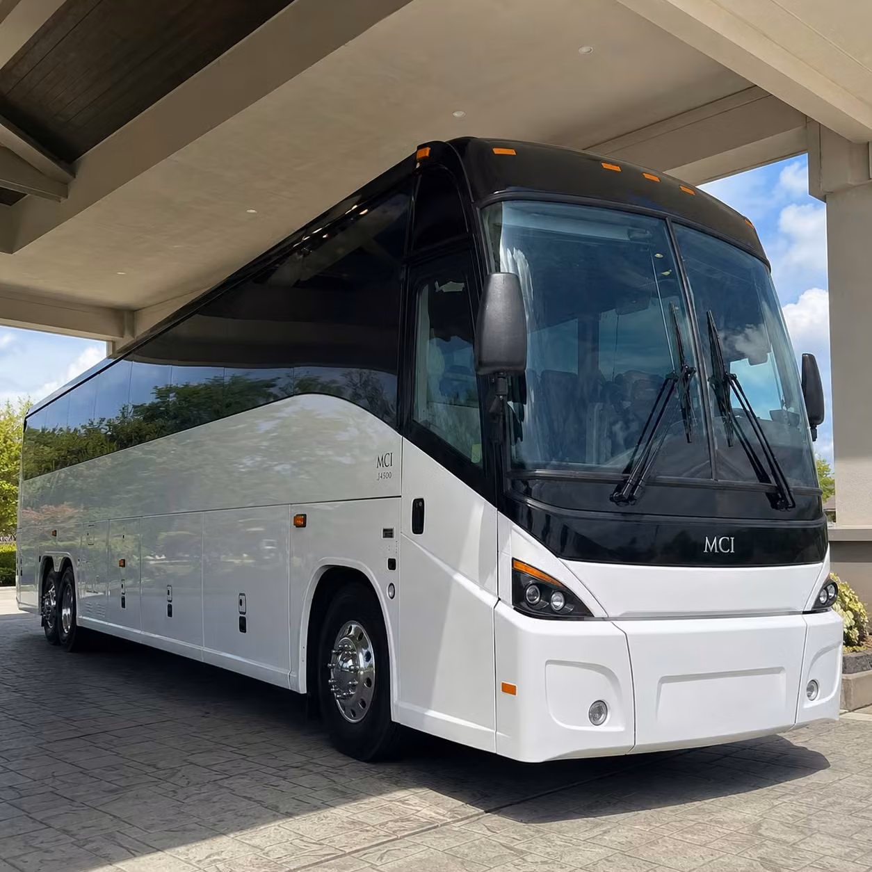 daily commuter shuttle service along albuquerque s busiest corridors